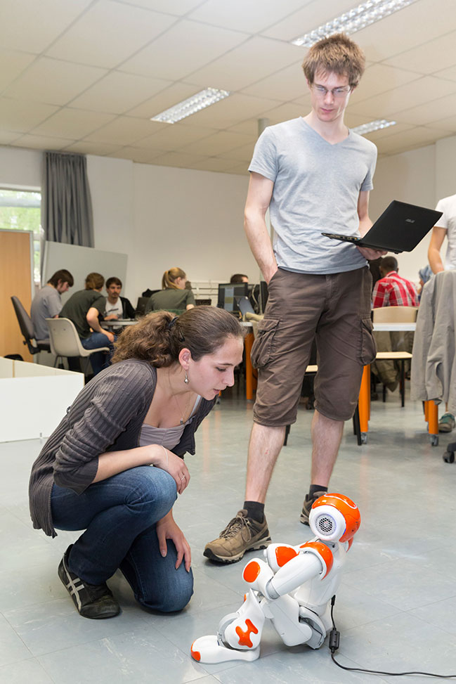 Showroom robotique, simulation, infographie